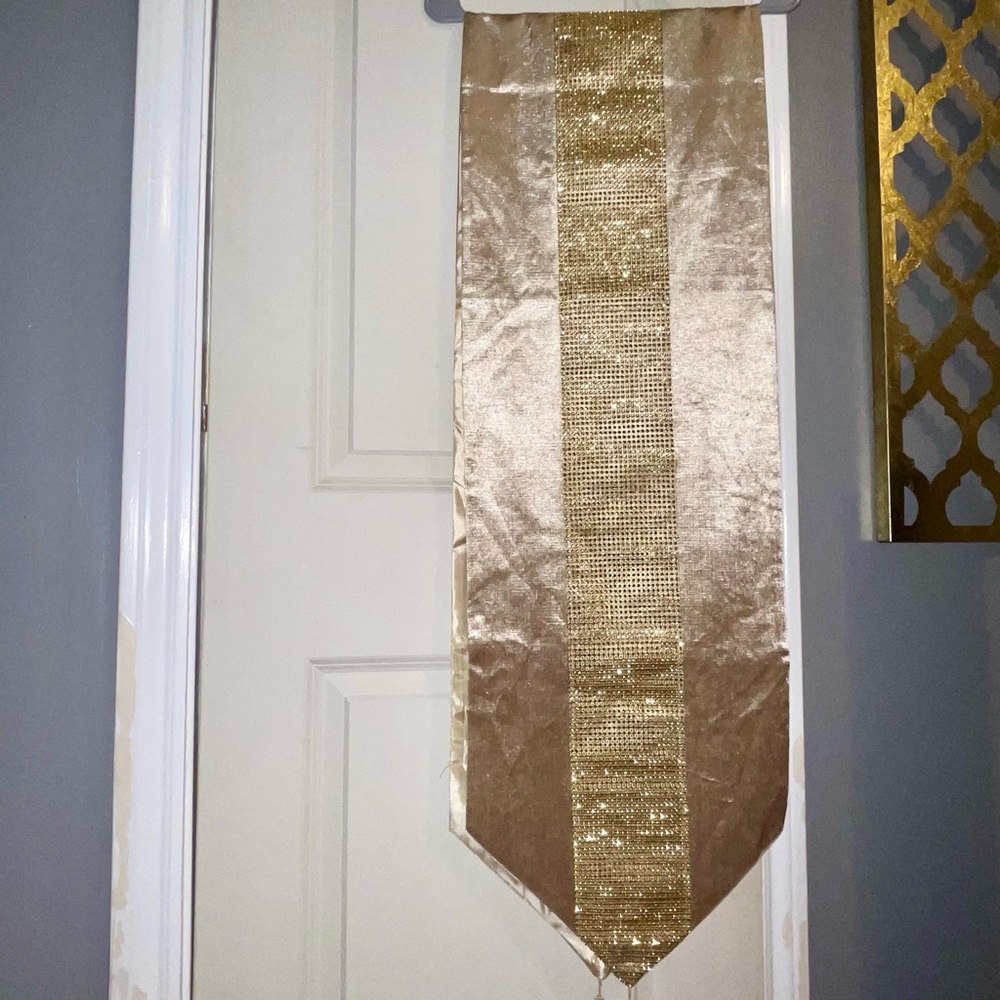 Luxury Rhinestone Table Runner - Picture 10 of 13